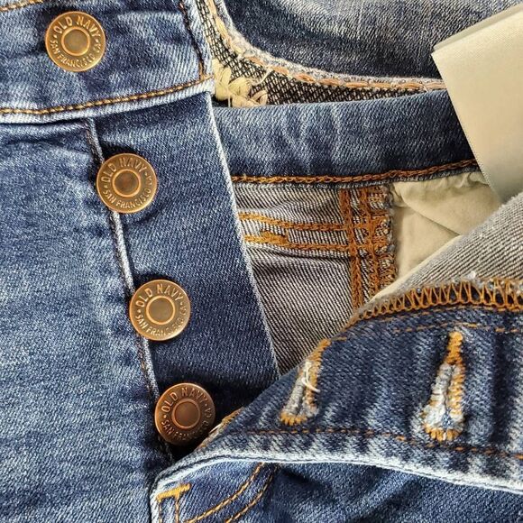 Old Navy Women’s Boyfriend Jean Shorts Size 12 Distressed Button Fly Cuffed - Picture 4 of 7